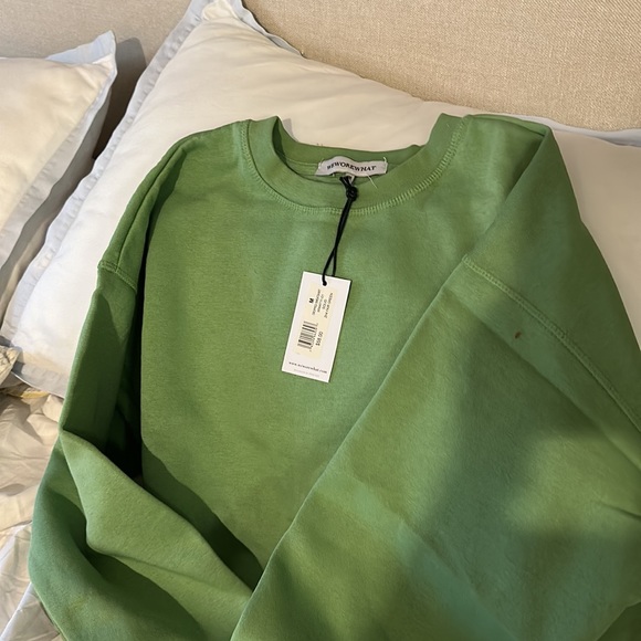 WeWoreWhat Active cropped crew neck in Fair Green NWT - Picture 2 of 5